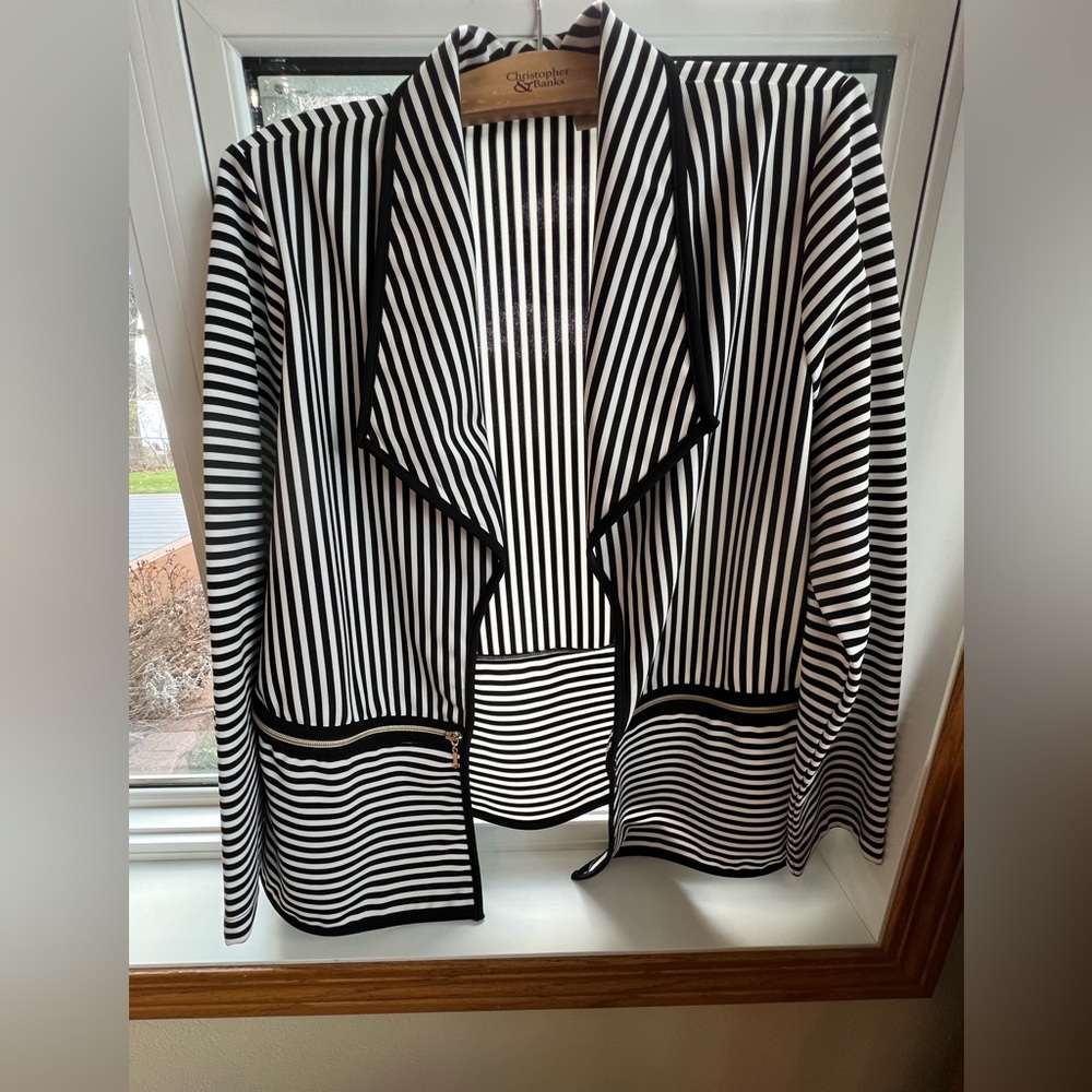 Chico’s Light Weight Jacket Size 2 (L/XL)